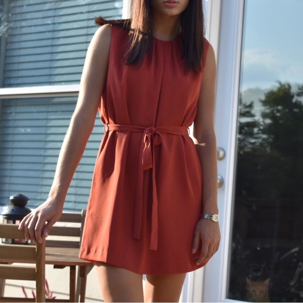 Forever 21 Sleeveless Tie-Waist Dress in Rust